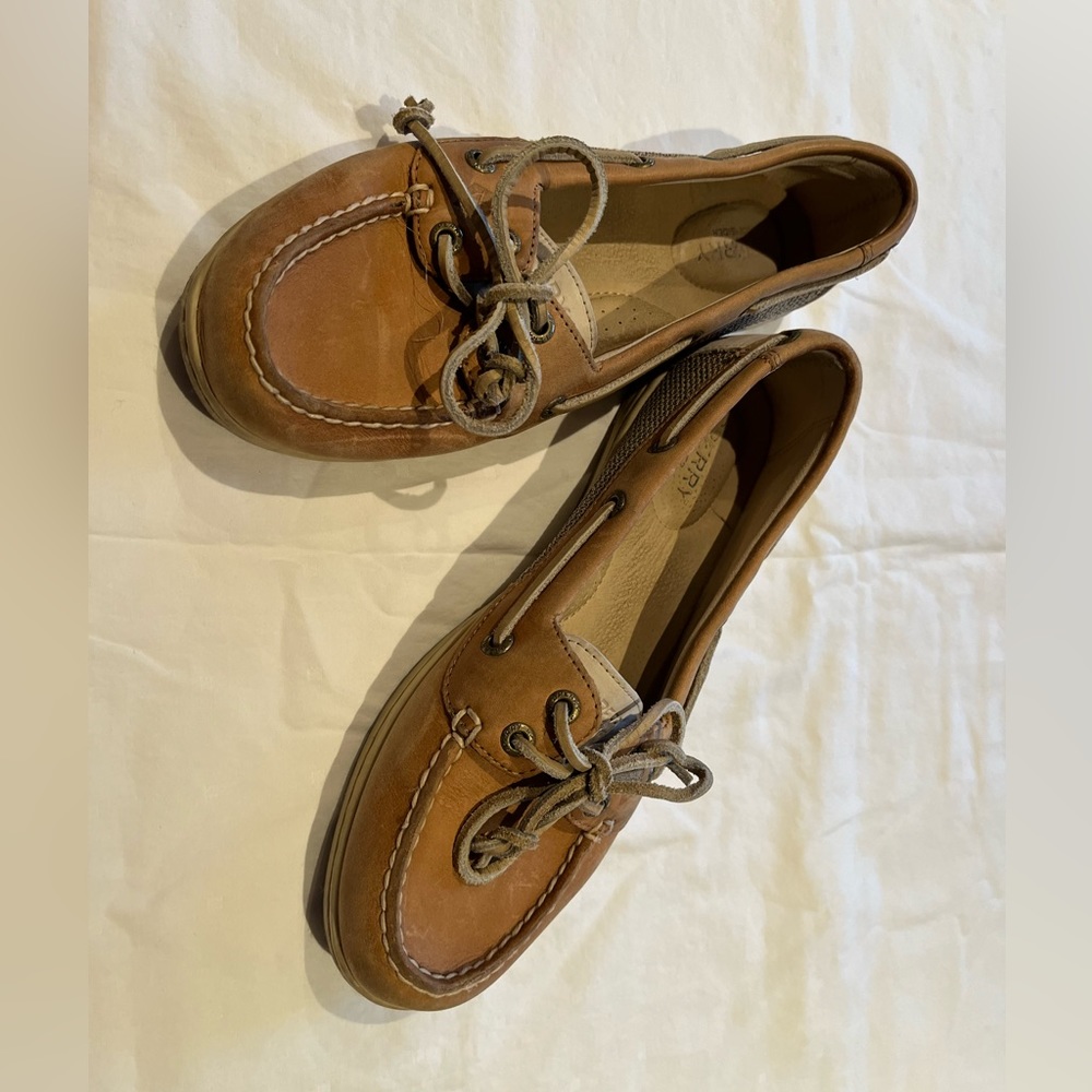 Tan Sperry Topsiders size 8